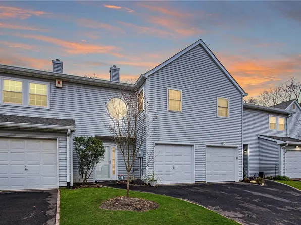 605 Sara Circle #605, Port Jefferson Station, NY 11776