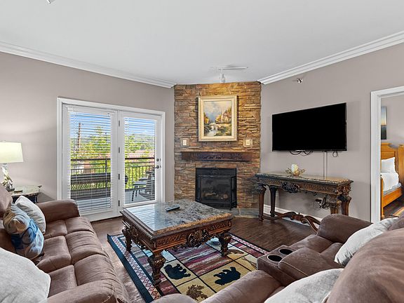 4th image of 215 Woliss Ln #201