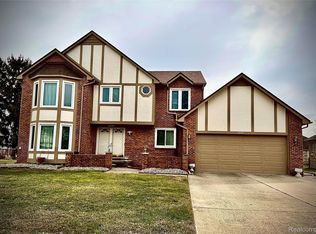 4846 Bayleaf Dr, Sterling Heights, MI