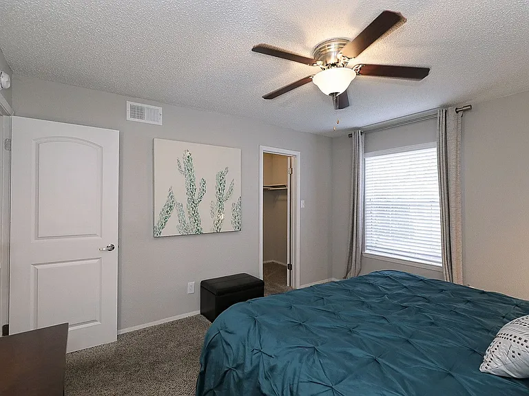 City Crest Apartments — Photo 91