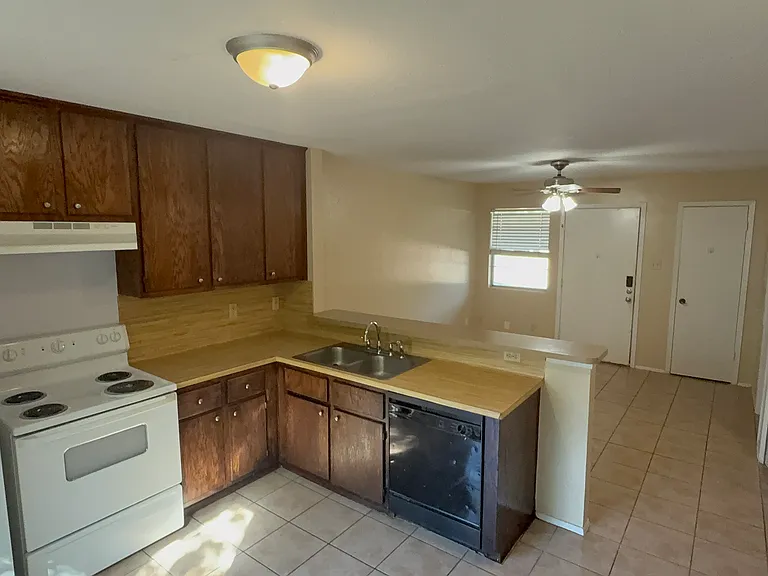 315 Manuel Dr #A — Photo 8