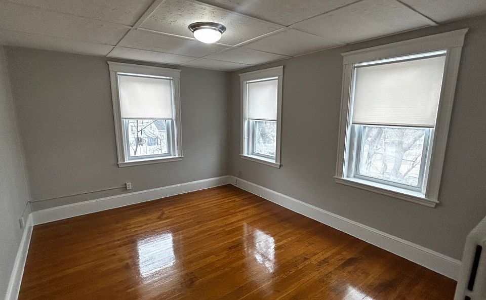 1st image of 15 Russell St #4