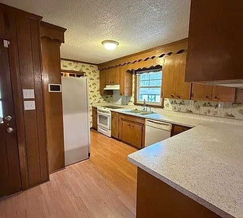 2nd image of 316 Revels Rd