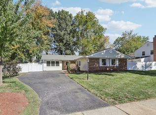 13218 Pleasantview Ln, Fairfax, VA 22033