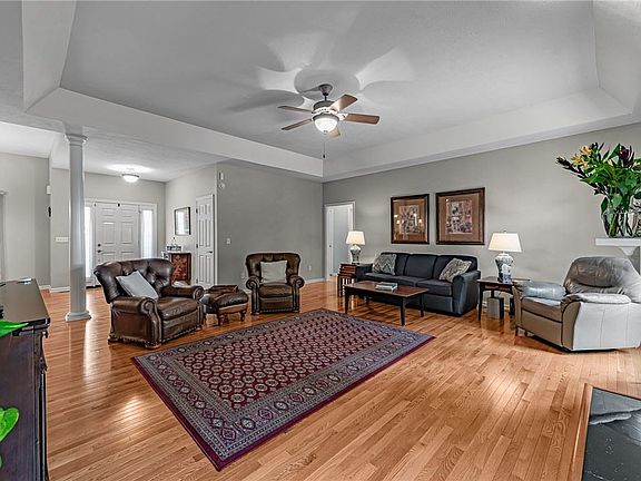 4th image of 1040 Valleyview Dr