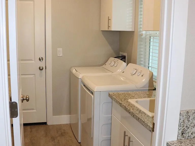 1326 Roycroft Ln #A — Photo 15