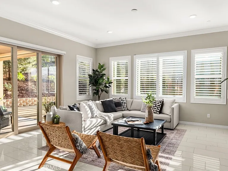 2413 Sierra Bella Dr — Photo 15
