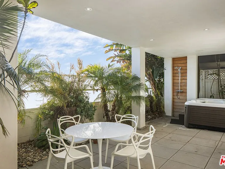 1347 Palisades Beach Rd — Photo 31