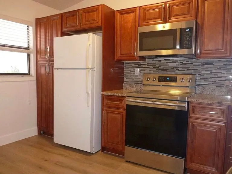 3130 Millwood Ter #2120 — Photo 1
