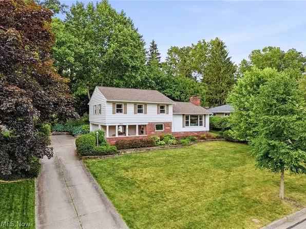 3031 Silverview Dr, Stow, OH 44224