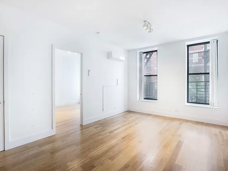 168 Suffolk St #3A — Photo 1
