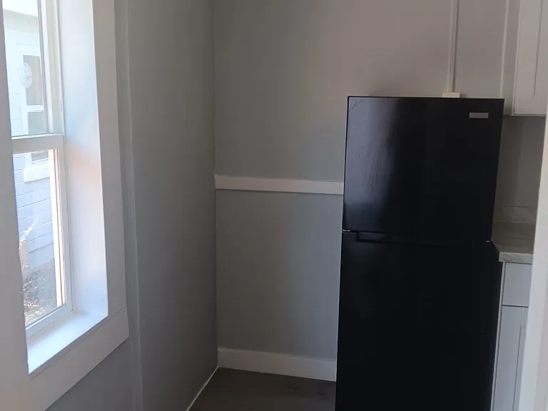 323 Commercial St #3 — Photo 2