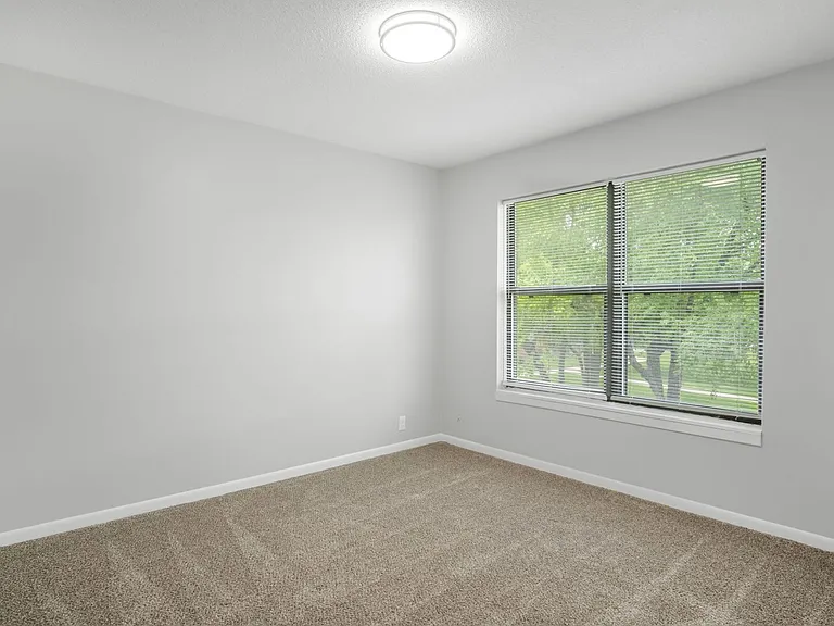 Hillside Apartments — Photo 29