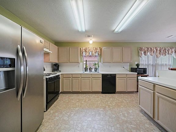 4th image of 16410 Peach Orchard Dr