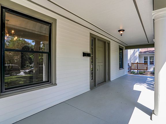 4th image of 4240 N Park Ave
