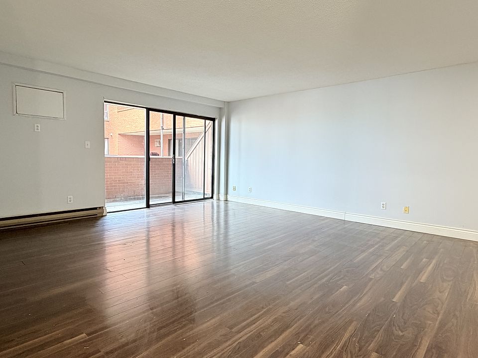 1st image of 10 Pearl St W #106