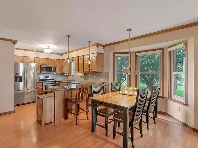 155 Mackenzie Dr — Photo 8