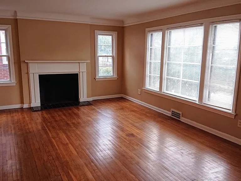 1158 Castleton Rd — Photo 3