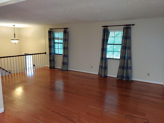 5th image of 9713 Clearwater Dr