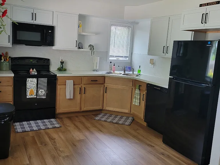 214 1/2 Greenwood Ave #B — Photo 8
