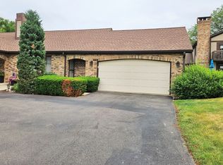 1932 Golf View Dr, Bartlett, IL 60103