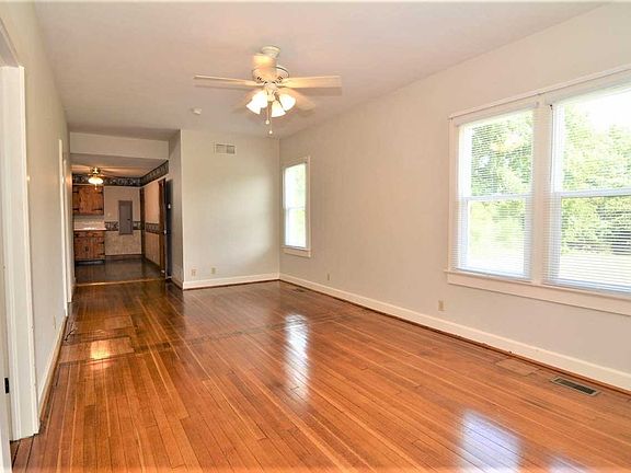 5th image of 3601 W Diamond Ave