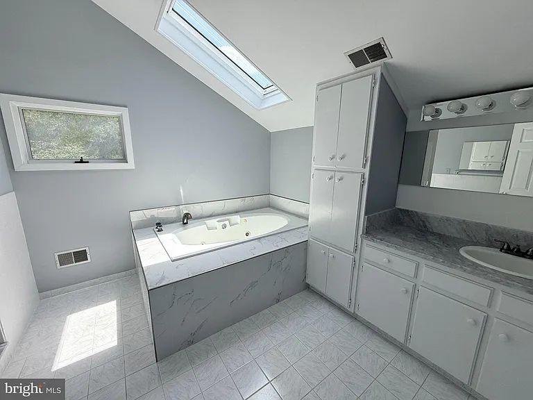 5021 Cathedral Ave NW — Photo 11