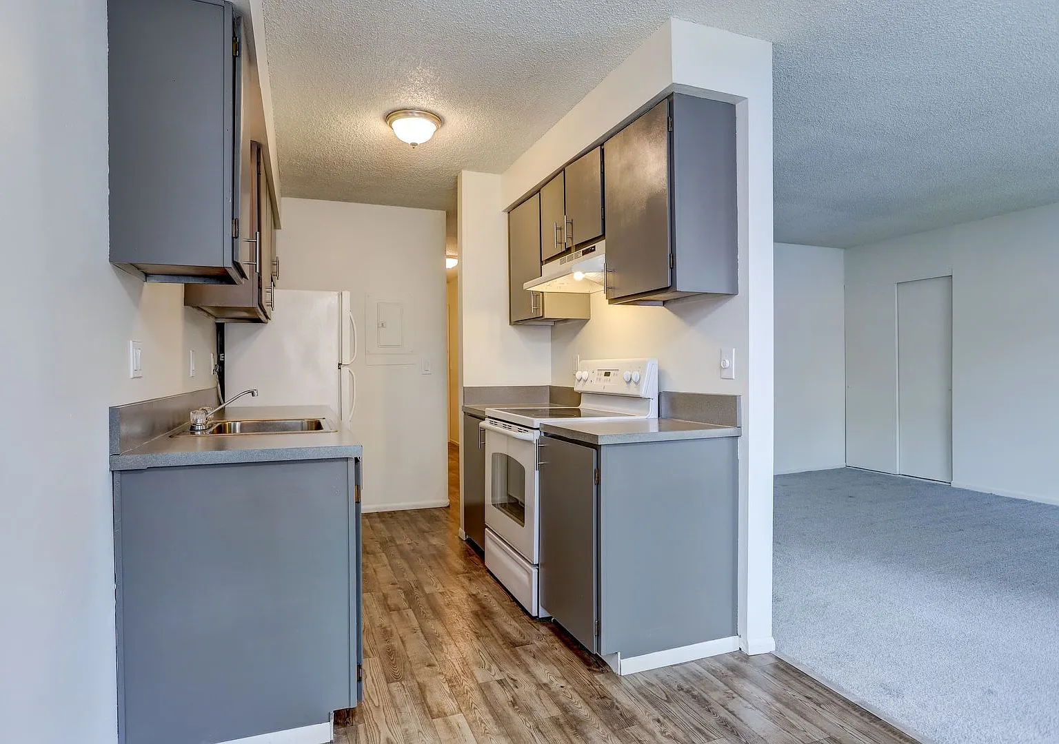119 - Tyee Apartments — Photo 2