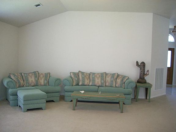 ENORMOUS FAMILY ROOM