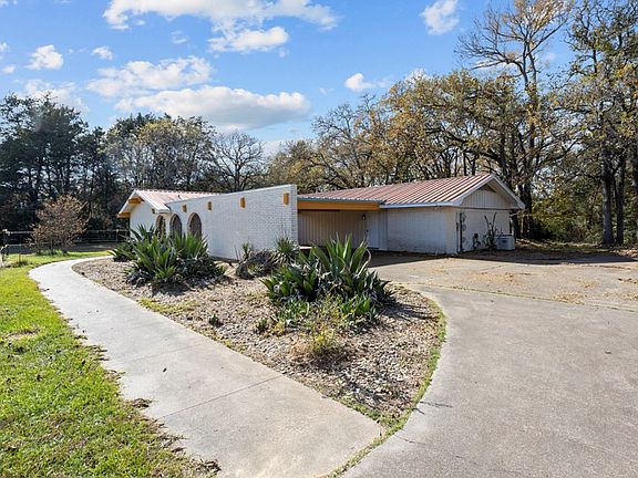 3rd image of 533 Sunnyvale Ln