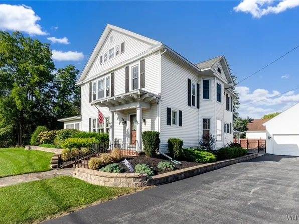 66 S Vernon St N, Middleport, NY 14105