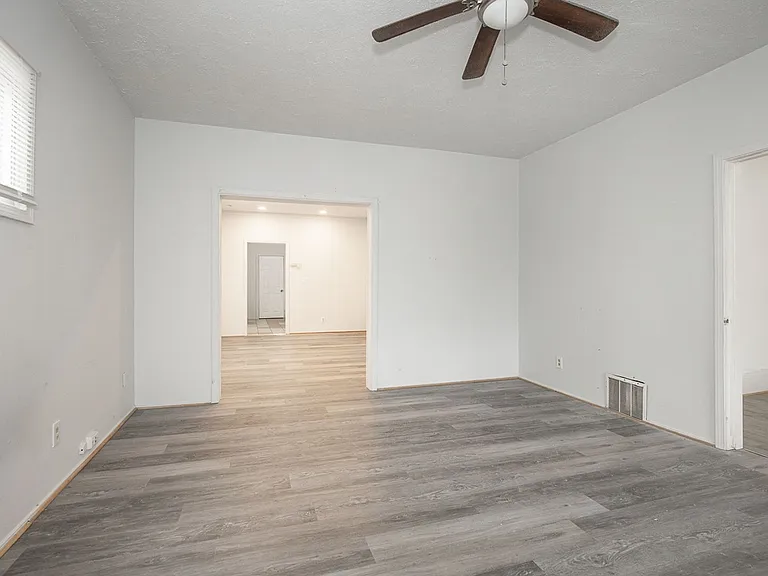 3300 W 54th St — Photo 15