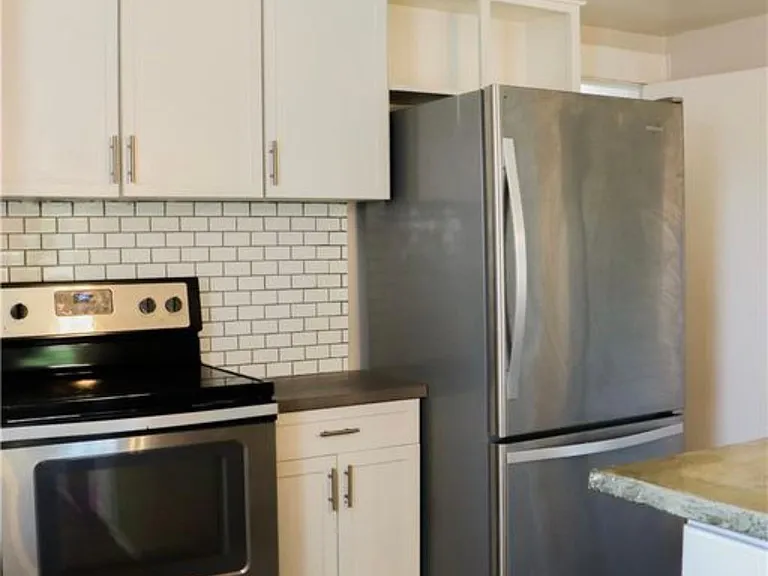 1002 NE C St — Photo 9