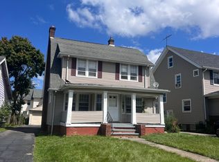 3251 Cedarbrook Rd, Cleveland Heights, OH 44118