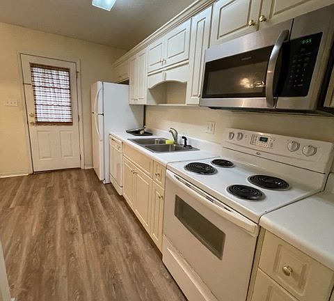 4th image of 504 Edgecliff Ln