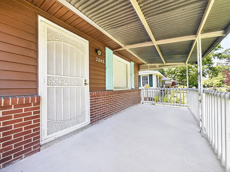 2848 Blan St — Photo 2