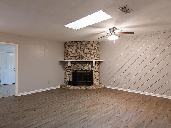 5th image of 1056 Longstreet Dr