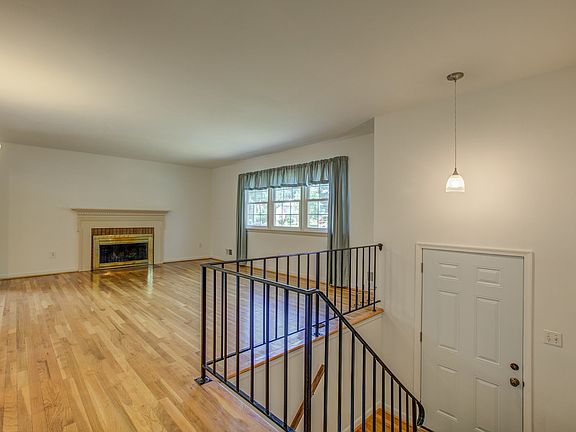 4th image of 7711 Grovenor Ct