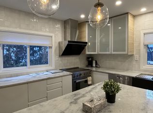 160 Olde Bayview Ave #102, Richmond Hill, ON L4E 3C6