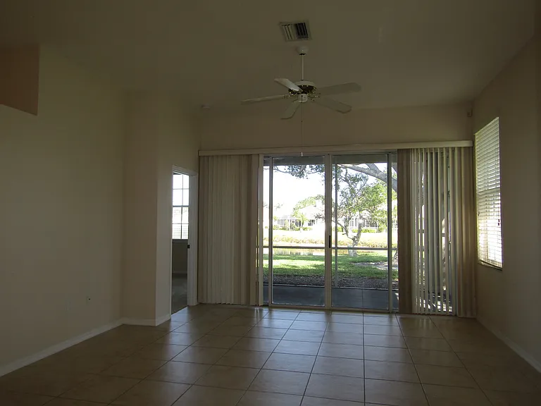 463 Bermuda Isles Cres — Photo 3