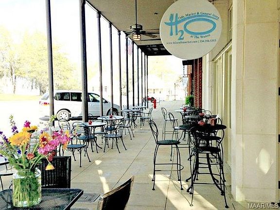 3rd image of 110 Chapel Hill St