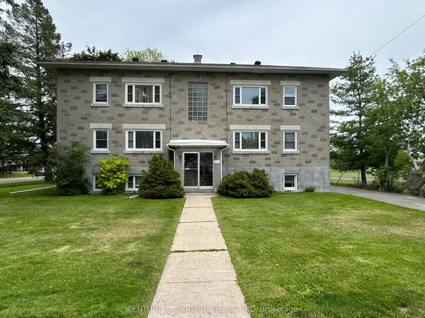 395 Pine St E, Gananoque, ON K7G 1E2