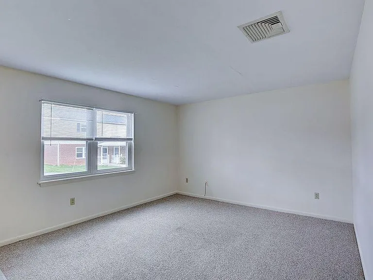 21 Devon Ct — Photo 3