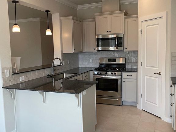 3rd image of 430 Peach Ave