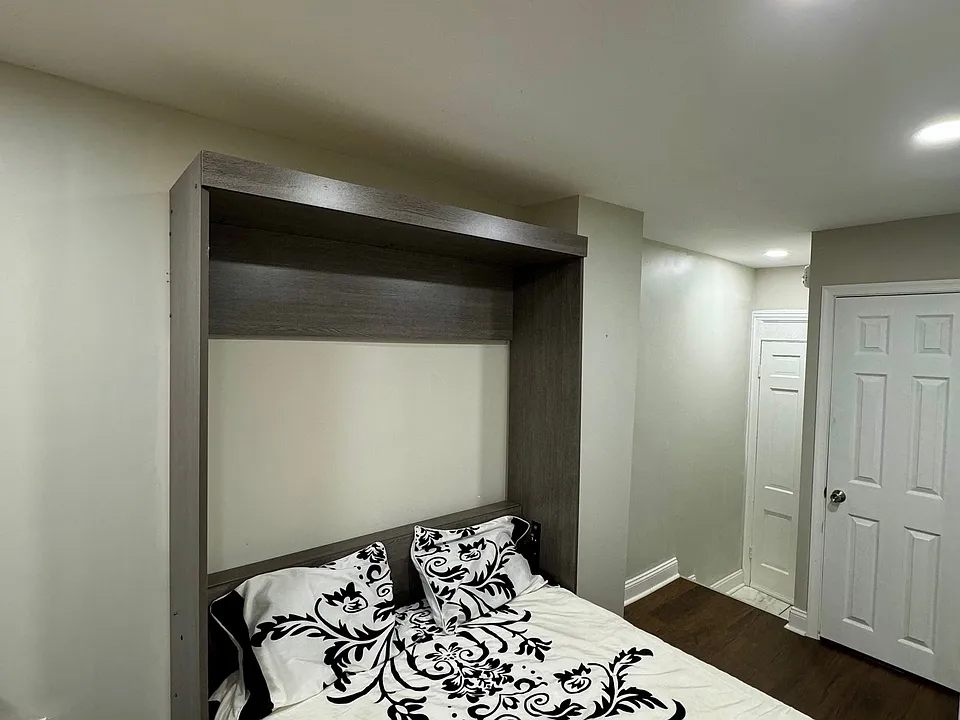 Built in Murphy bed