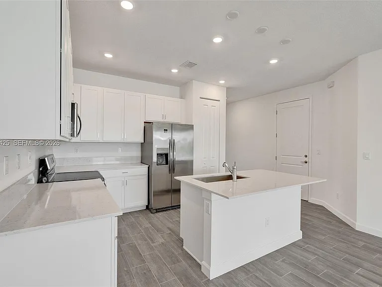 3777 Harborside Ave — Photo 5