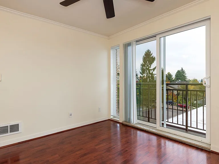 Howard Park Apartments — Photo 40