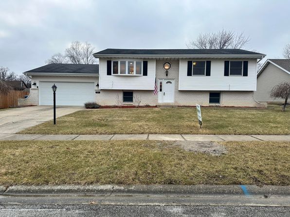 319 Tulip Ln, Lowell, IN 46356