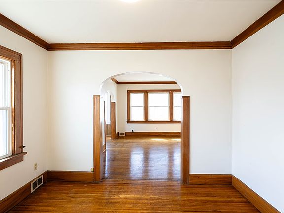 5th image of 178 Fairview Ave