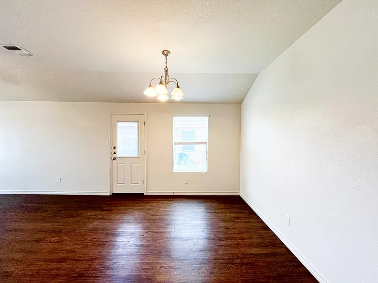 1509 Justin Loop #A — Photo 8
